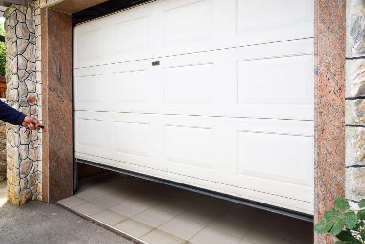 Imagen de puerta automática seccional en Sitges